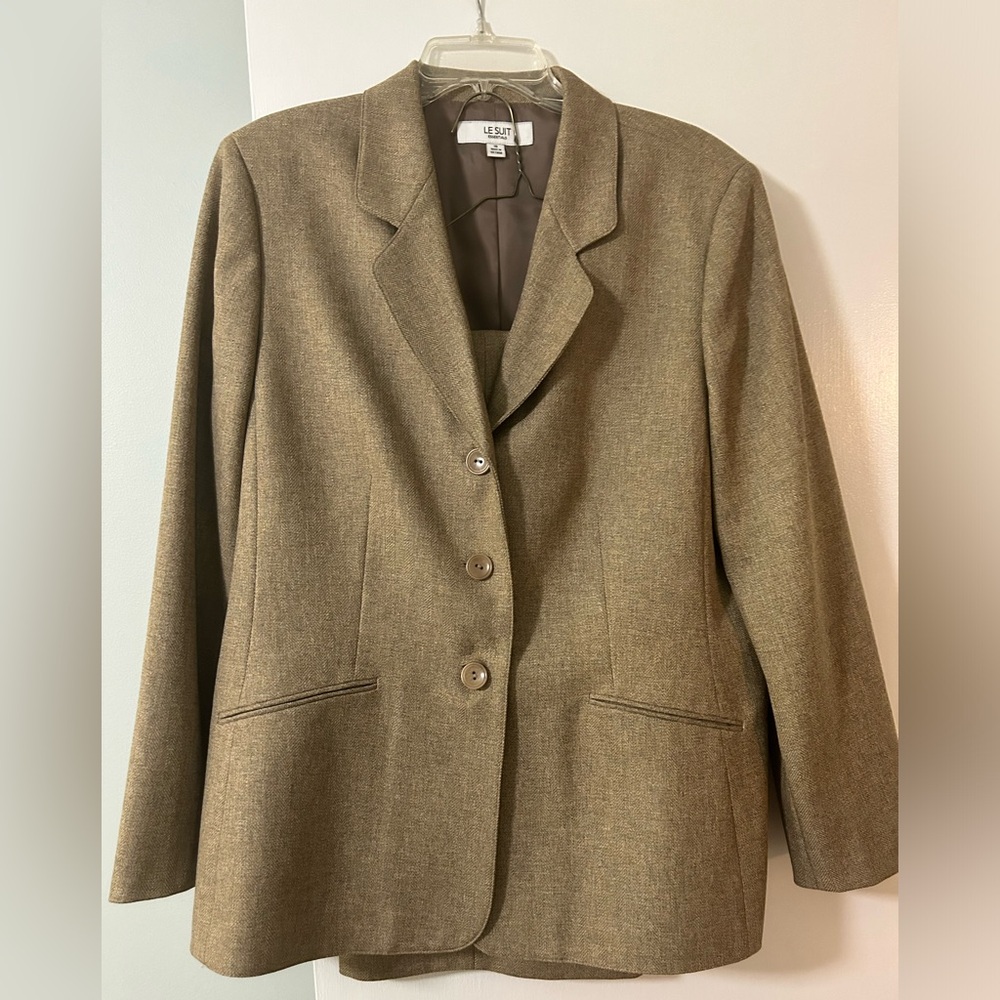 Le Suit Taupe/Tan woven pantsuit size 18.  Lined - pants side zipper